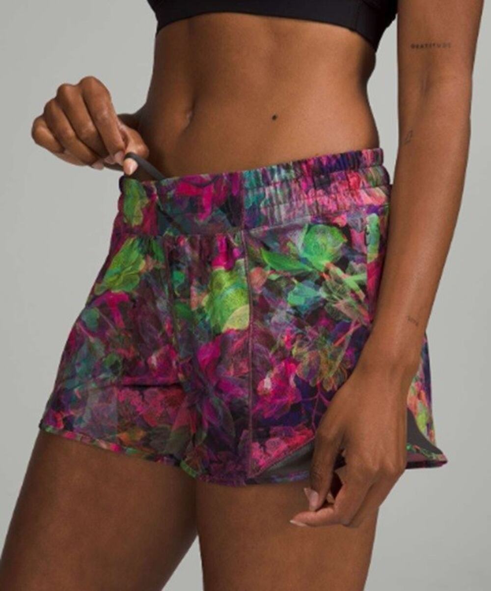 Lululemon Women Sz 4 Hotty Hot Low Rise Lined 4" Inseam Vivid Floral Tone Multi